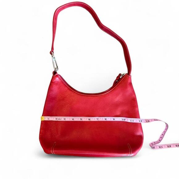 Elegant Red Leather Shoulder Bag - Picture 2 of 5